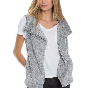 DYLAN By True Grit Gray Faux Fur Sherpa Vest Pockets Snap Women's size Large